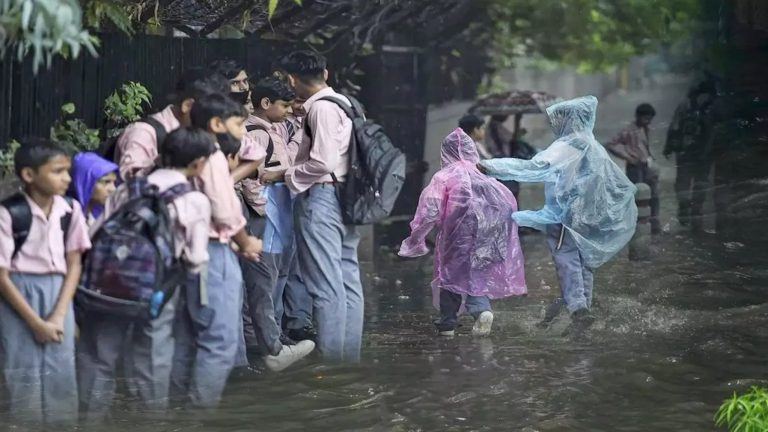 1183463-school-closed-in-delhi-n