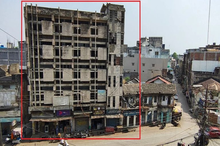 raipur-basant-lodge-dilapidated-building-sharda-chowk