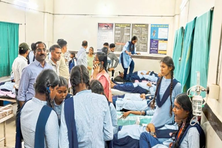 dongargaon-school-bee-attack-72-students-injured