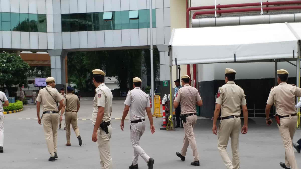 katghora-police-8-personnel-suspended-delhi-travel-irregularity
