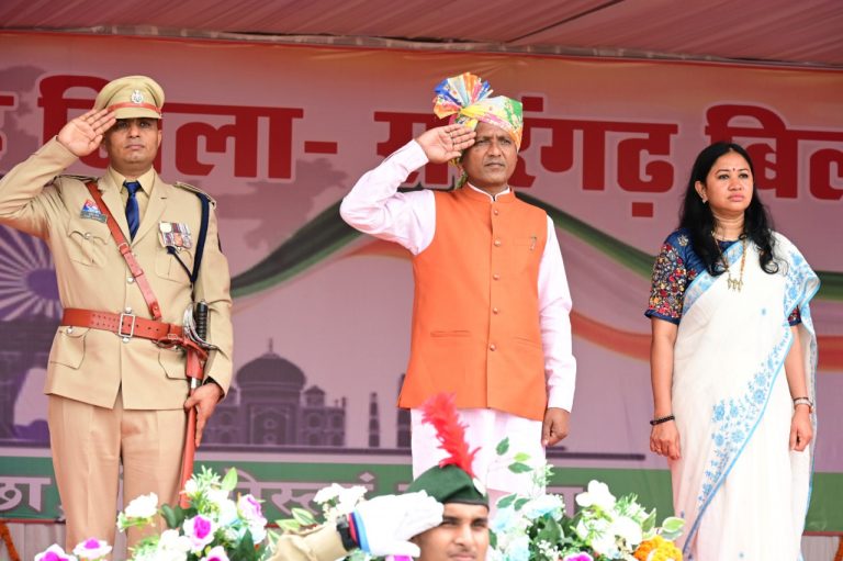 sarangarh-independence-day-radheshyam-rathia-flag-hoisting