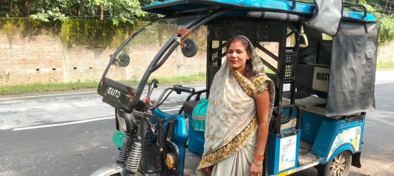 jashpur-sangeeta-devi-e-rickshaw-lakhpati-didi