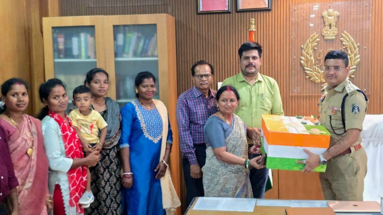 sukma-raksha-sutra-abhiyan-raksha-bandhan-jawans