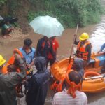 bijapur-chintavagu-river-ddrf-rescue-sick-woman