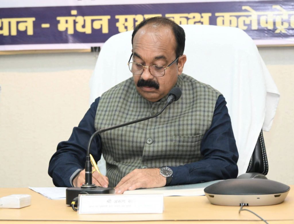 सड़क पर बिजली खंभे लगाने के मामले में डिप्टी सीएम अरुण साव सख्त, जांच के निर्देश
