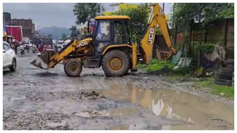 ambikapur-kharasia-chowk-darima-mod-road-repair-pawan-sai