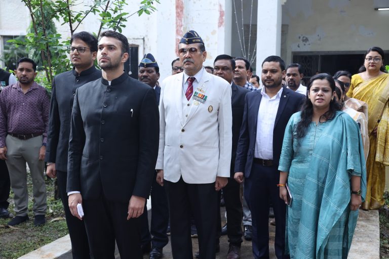 raigarh-collector-mayank-chaturvedi-independence-day-flag-hoisting-2026