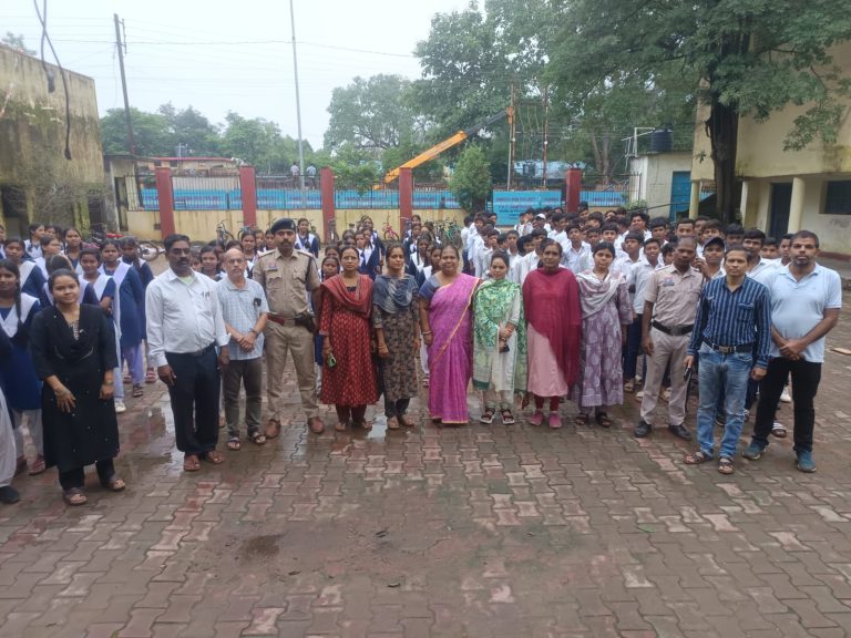 kharsia-cyber-awareness-campaign-school-students-raigarh