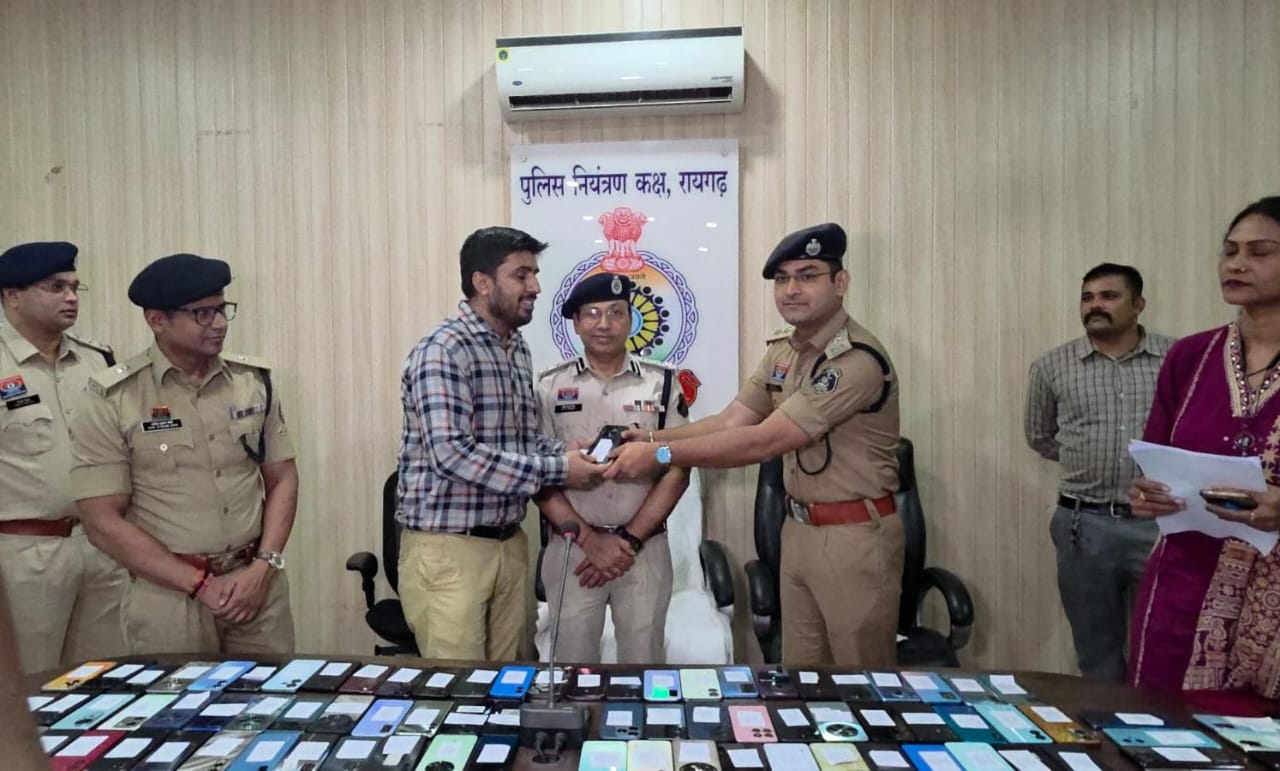 raigarh-police-recovered-150-lost-mobile-phones-ceir