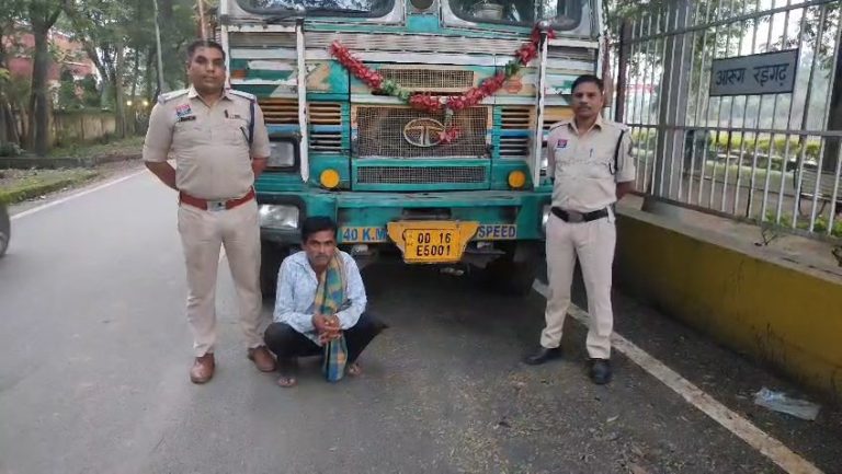 raigarh-operation-prahar-15-75-ton-scrap-truck-seized