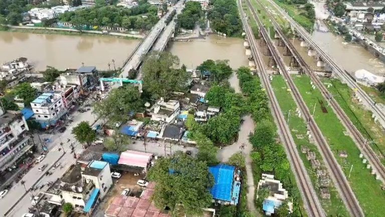 raigarh-rain-kelo-dam-chakrapath-road-closed-traffic-update