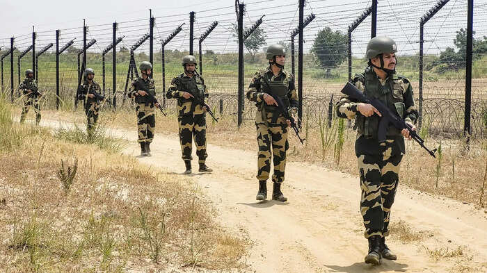 amritsar-india-pakistan-border-infiltrator-bsf-firing-daoke-2026