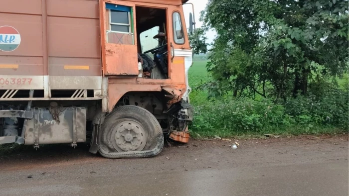 raipur-balodabazar-road-accident-truck-creta-kharora