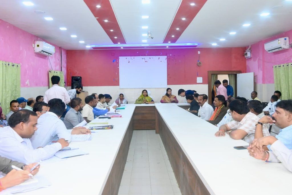 ओड़गी में विभागीय समीक्षा बैठक