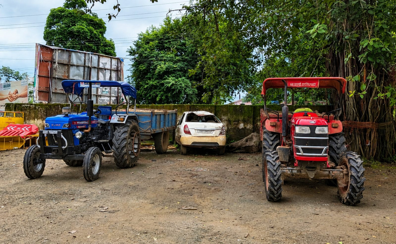 gpm-illegal-sand-soil-transport-4-tractors-seized