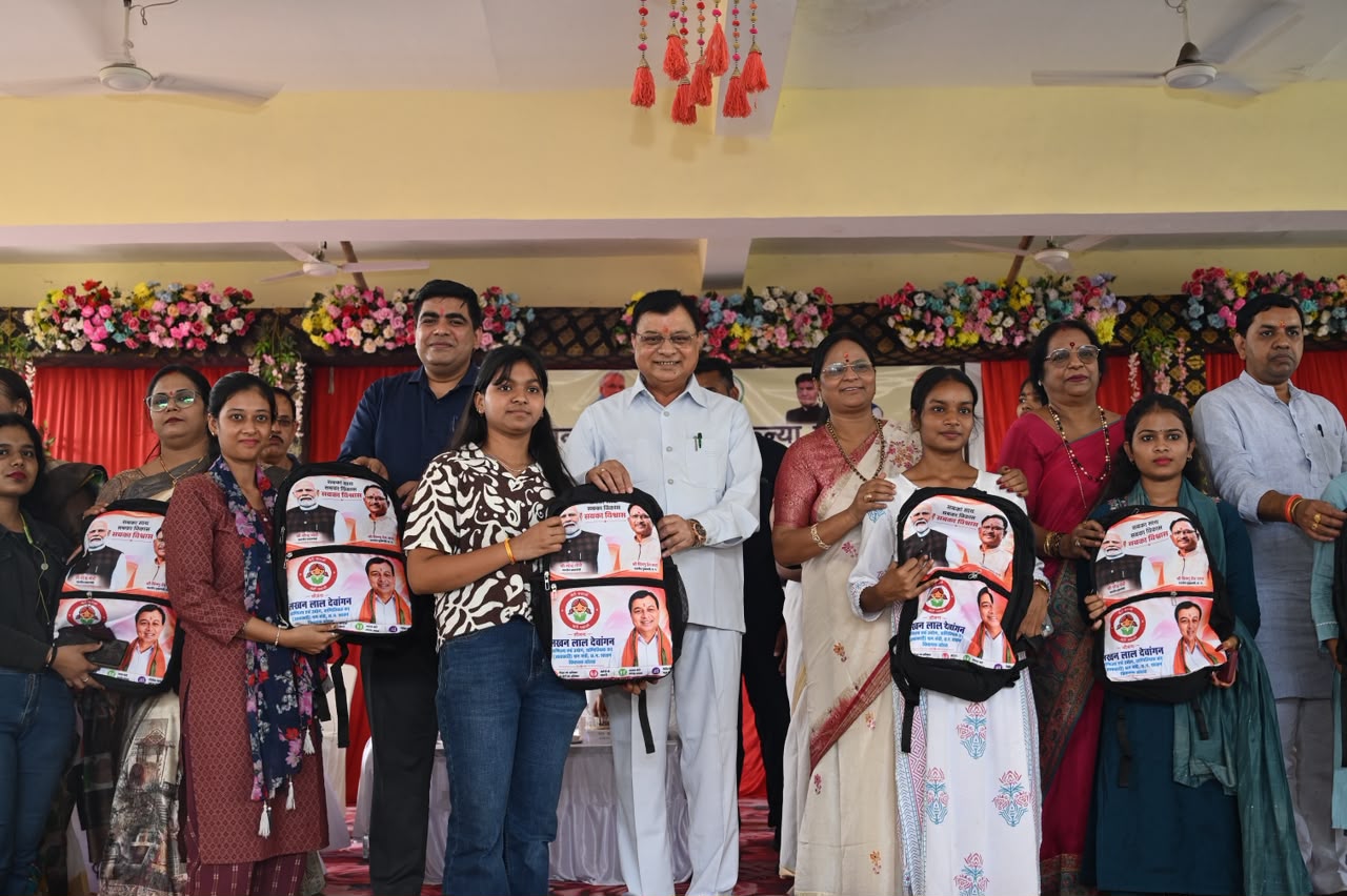 korba-1500-girls-education-kit-lakhan-lal-dewangan