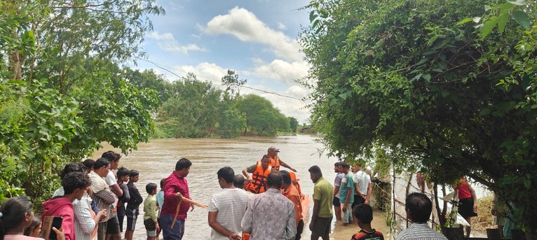 balodabazar-news-badh-rescue