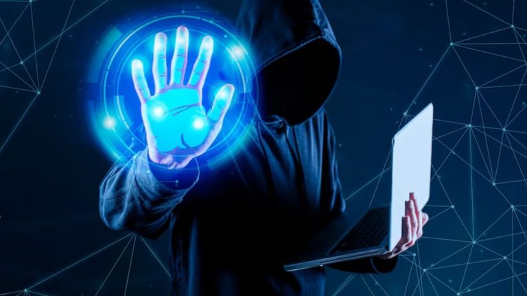 raipur-hotel-booking-cyber-fraud-credit-card-otp-scam