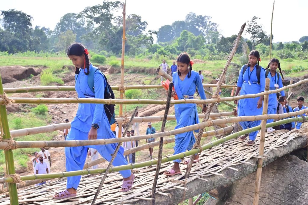 बस्तर में विकास के दावे