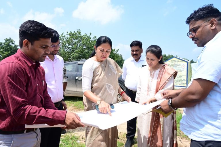 bilaigarh-collector-inspection-school-pirda