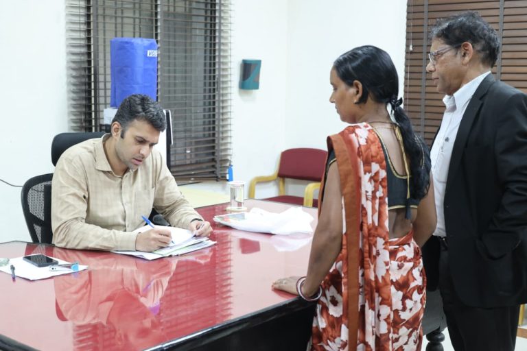 raigarh-collector-jandarshan-mayank-chaturvedi