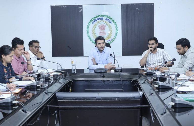 raigarh-time-limit-meeting-collector-mayank-chaturvedi