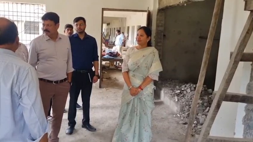 sarangarh-collectorate-building-inspection-padmini-bhoi-sahu